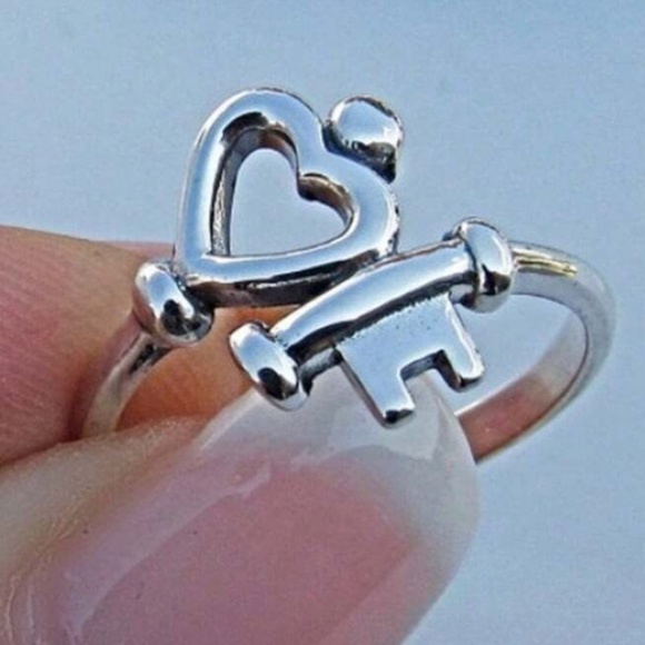 Silver Tone Key to my Heart Ring - Picture 3 of 6